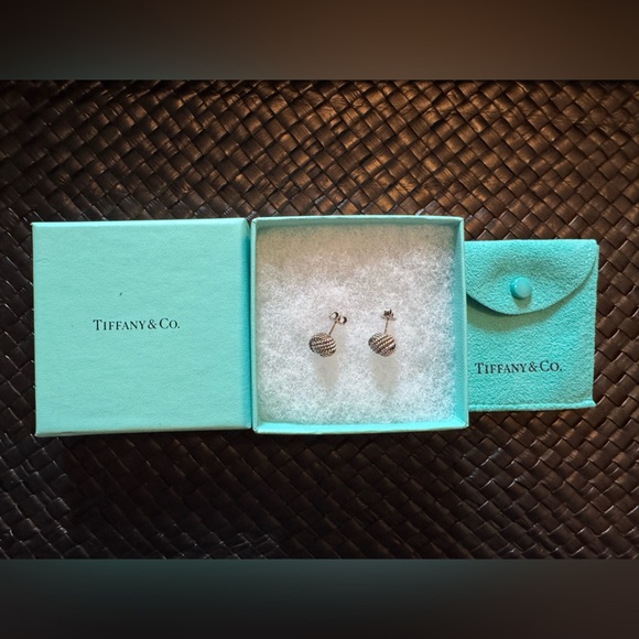 Tiffany & Co. Somerset Mesh knot earrings 🩵 - Picture 3 of 4